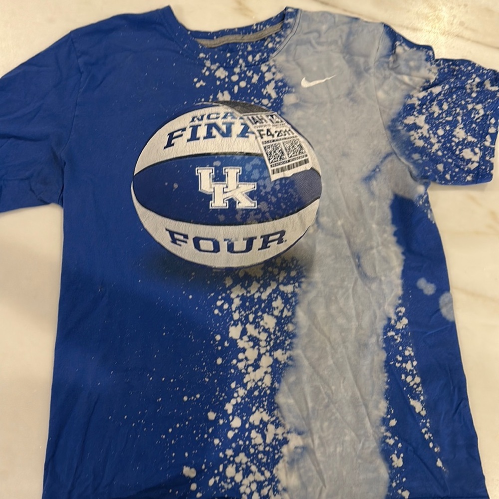 One of a kind NIKE Kentucky basketball tshirt. Size large. - Picture 1 of 6